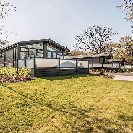 Woodside Coastal Retreat Hotel Fishbourne  Exterior photo